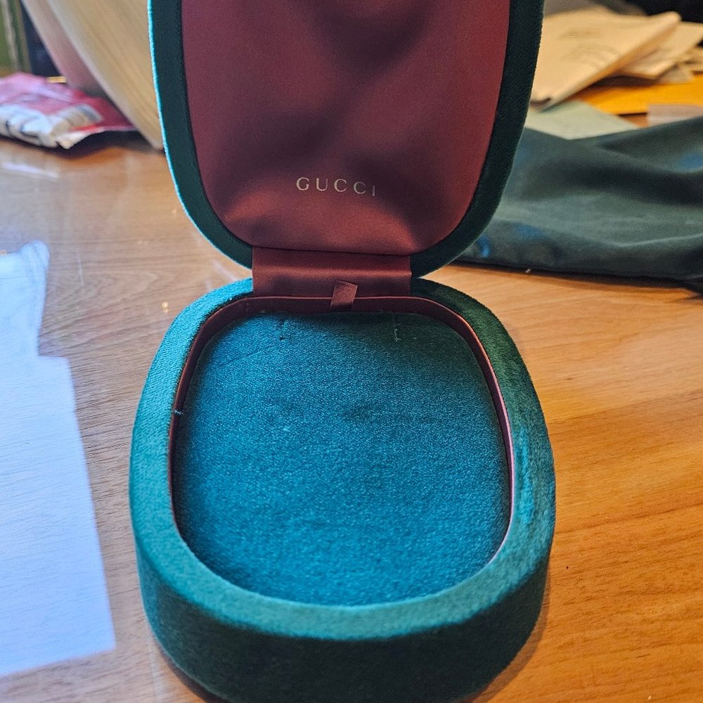 Gucci Green Velvet Oval Necklace Storage Box with green satin bag